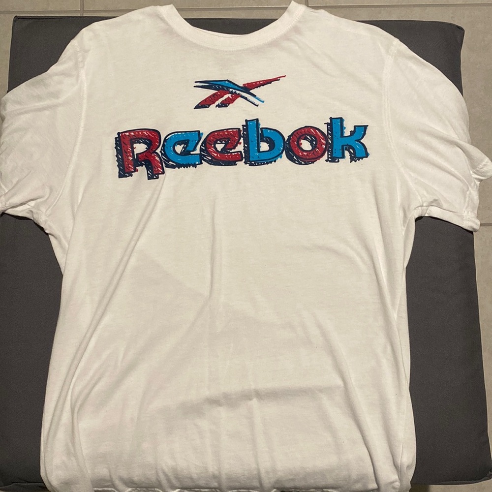 medium sized men’s white T-shirt